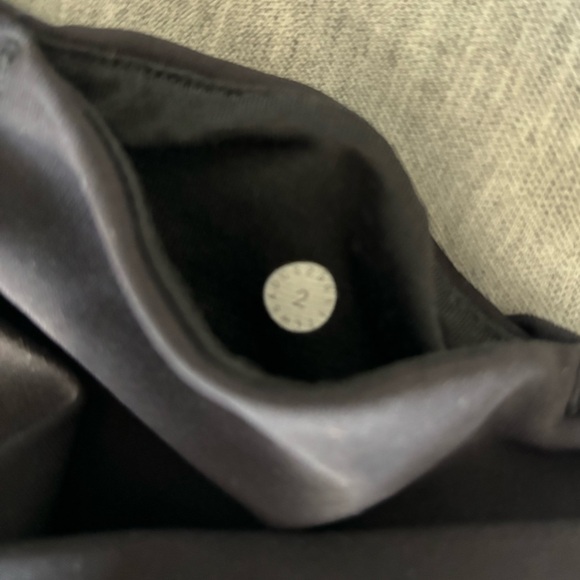 LULULEMON Body Con Crop, black. Mesh sides. - Picture 11 of 11